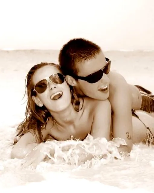 Бывшие супруги нормально общаются ради совместного сына Бывшие супруги нормально общаются ради совместного сына