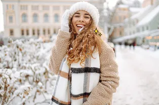 Как ухаживать за кожей головы зимой: 6 правил «морозной» бьюти-рутины