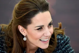 «Потрясающая красотка!»: Кейт Миддлтон с голыми ногами изумила женщин