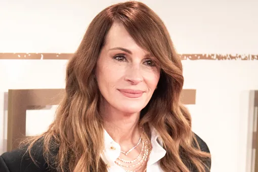 «Я хочу всё остричь»: Джулия Робертс призналась, что ее раздражают фирменные рыжие волосы «Я хочу всё остричь»: Джулия Робертс призналась, что ее раздражают фирменные рыжие волосы