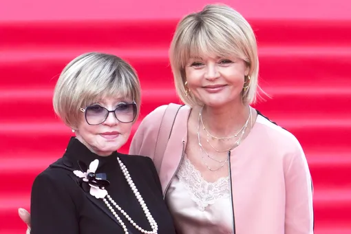 «Мечтала уйти именно так, не быть обузой»: Юлия Меньшова произнесла пронзительную речь у гроба мамы Веры Алентовой «Мечтала уйти именно так, не быть обузой»: Юлия Меньшова произнесла пронзительную речь у гроба мамы Веры Алентовой