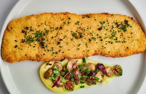 Куриный шницель кордон блё (ресторан «Матрёшка», сет «Эйфель»)