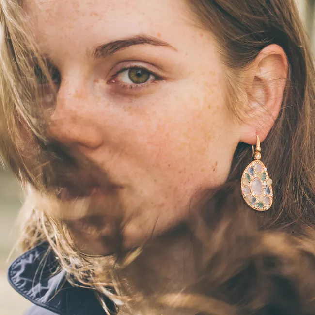 Как остановить осенний «волосопад»: 5 средств, которые пора добавить в уход