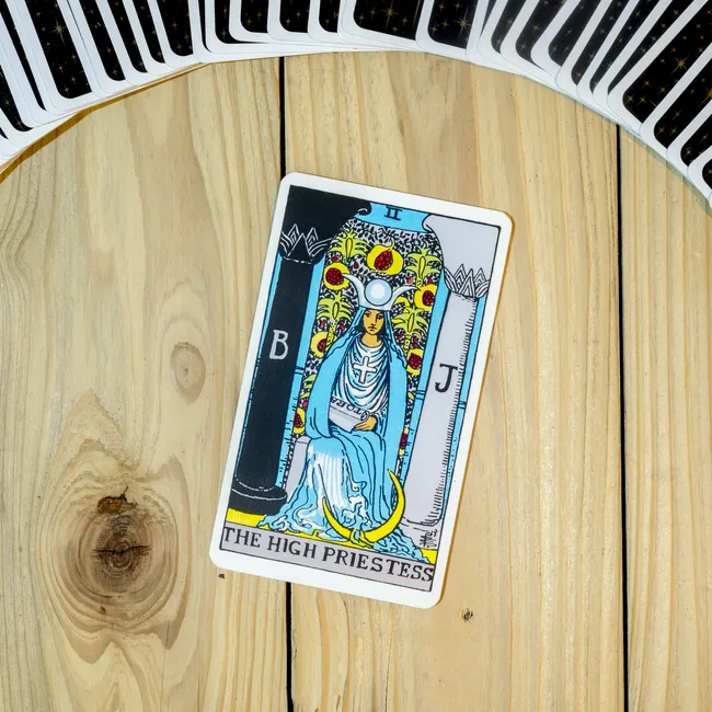 Карта Таро Жрица: значение и интерпретация в раскладах
