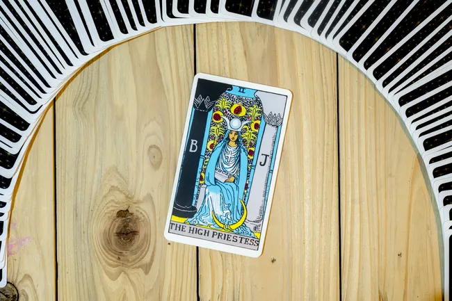 Карта Таро Жрица: значение и интерпретация в раскладах