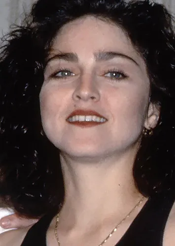 Широкие брови Мадонны, видимо, не слишком удостаивались ее внимания. брови звезд