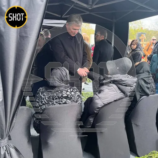 Дмитрий Песков пообщался с Аллой Пугачевой на похоронах Валентина Юдашкина