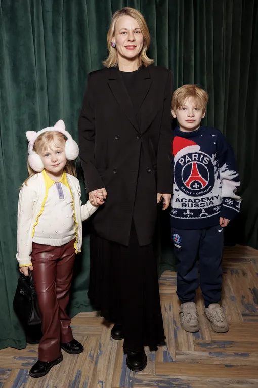 Александра Ребенок с детьми Евой и Иваном