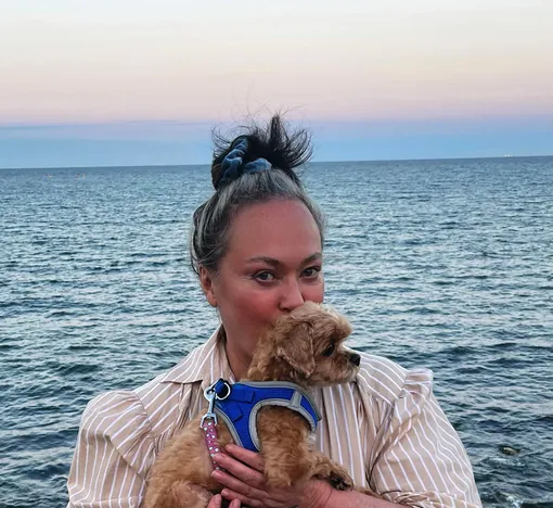 Лариса Гузеева с Жужей на море Лариса Гузеева с Жужей на море