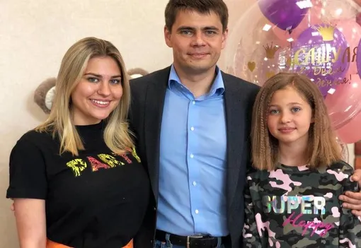 Сергей Боярский с дочерьми Екатериной и Александрой