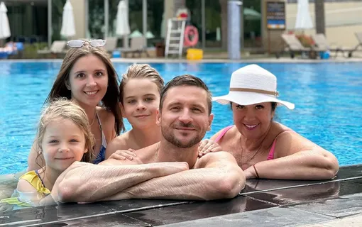 Сергей Лазарев с мамой, племяннице и детьми на отдыхе Сергей Лазарев с мамой, племяннице и детьми на отдыхе