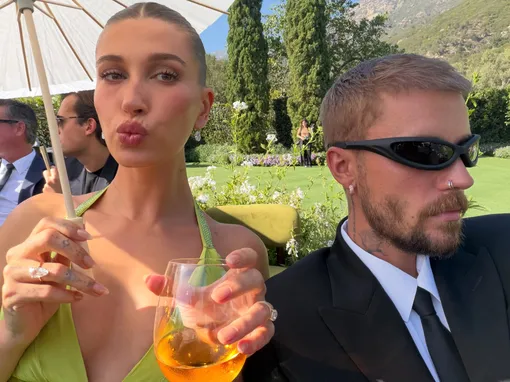 Хейли и Джастин Бибер на свадьбе