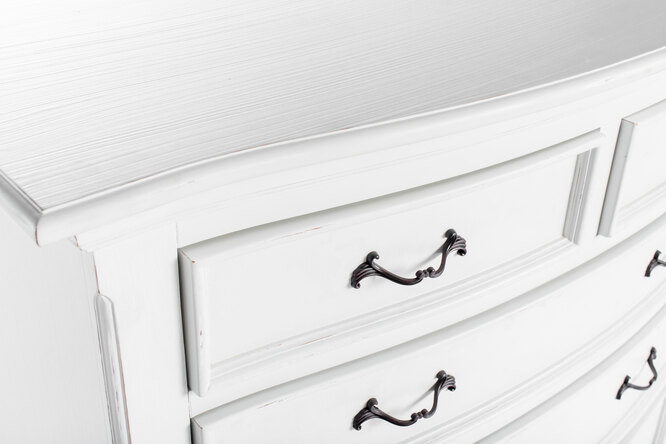 accent pieces in the bedroom