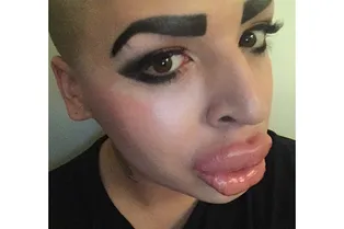 Ким Кардашьян вдохновила поклонника на пластические операции Ким Кардашьян вдохновила поклонника на пластические операции