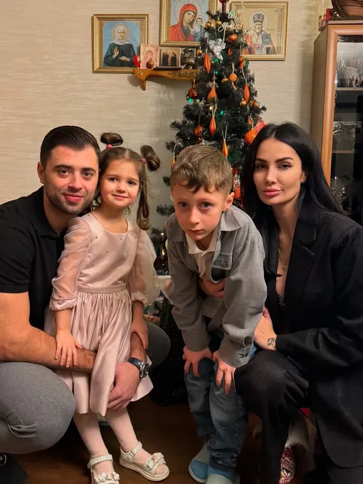 Егор Зайцев и Саша Кабаева с детьми Егор Зайцев и Саша Кабаева с детьми