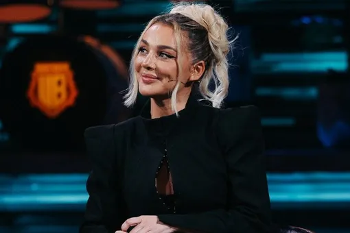 «Я первая девушка, которая села на это уютное место»: Анна Седокова стала соведущей Павла Воли «Я первая девушка, которая села на это уютное место»: Анна Седокова стала соведущей Павла Воли