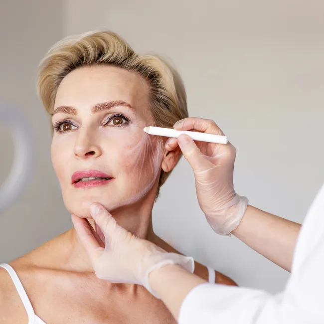 Омоложение — не всегда подтяжка лица: 3 малоинвазивные операции с тем же эффектом