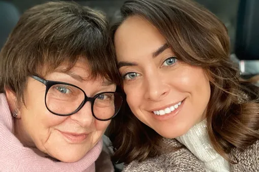 «Уже отошла от наркоза»: Наталья Фриске заявила, что ее маму прооперировали