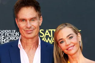 «Я убита горем»: Дениз Ричардс потрясла ранняя смерть бывшего бойфренда Патрика Малдуна