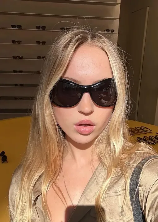 Лила Мосс гоняет с максимально комфортным окрашиванием, которое ей очень и очень идет Лила Мосс гоняет с максимально комфортным окрашиванием, которое ей очень и очень идет