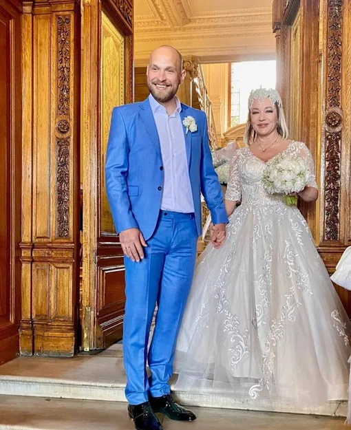 Татьяна Буланова праздновала в ресторане свадьбу с Валерием Рудневым Татьяна Буланова праздновала в ресторане свадьбу с Валерием Рудневым