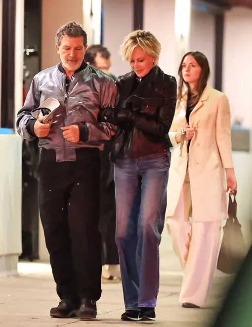 Антонио Бандерас и Мелани Гриффит с дочерью