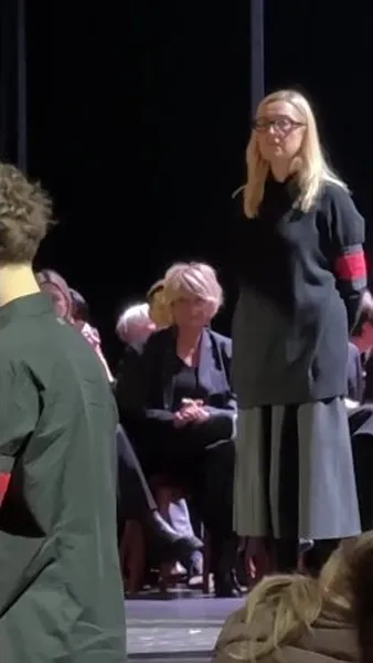 Нажми и смотри