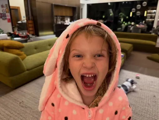 Осиан Ларк Эллиот Йовович-Андерсон отметила шестилетие