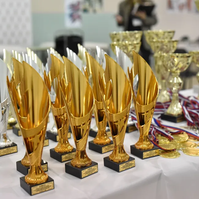 Стать лучшим: как устроены бьюти-конкурсы для мастеров маникюра