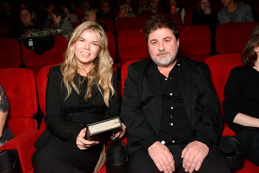 В семье Виктории и Александра родились двое детей — дочь Саша и сын Миша.