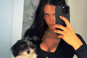 «Какой хорошенький!»: Ирина Шейк показала нового члена семьи