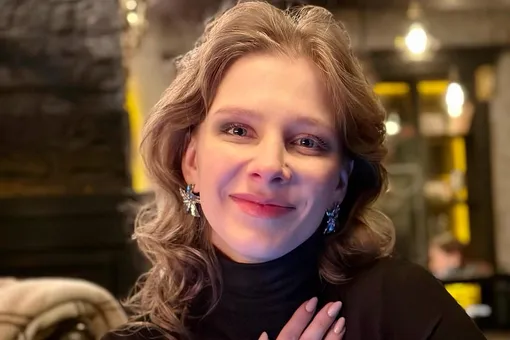 «Я мама двоих деток, а ты такая же молодая и страстная»: Лиза Арзамасова устроила маме сюрприз в день ее юбилея «Я мама двоих деток, а ты такая же молодая и страстная»: Лиза Арзамасова устроила маме сюрприз в день ее юбилея