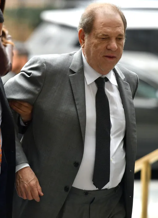 Вайнштейна продолжат судить минимум за два изнасилования