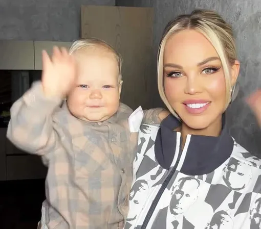 Мария Погребняк с младшим сыном Володей Мария Погребняк с младшим сыном Володей