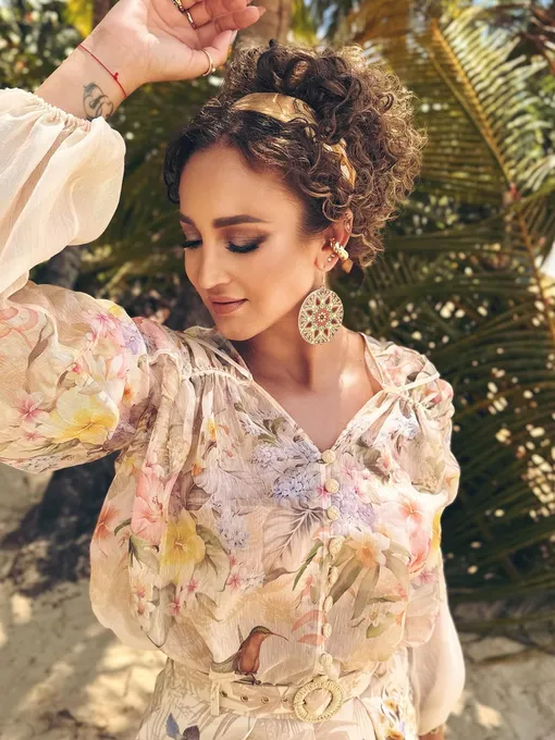 Ольга Бузова сначала запретила мастеру делать эту прическу, но потом всё же согласилась