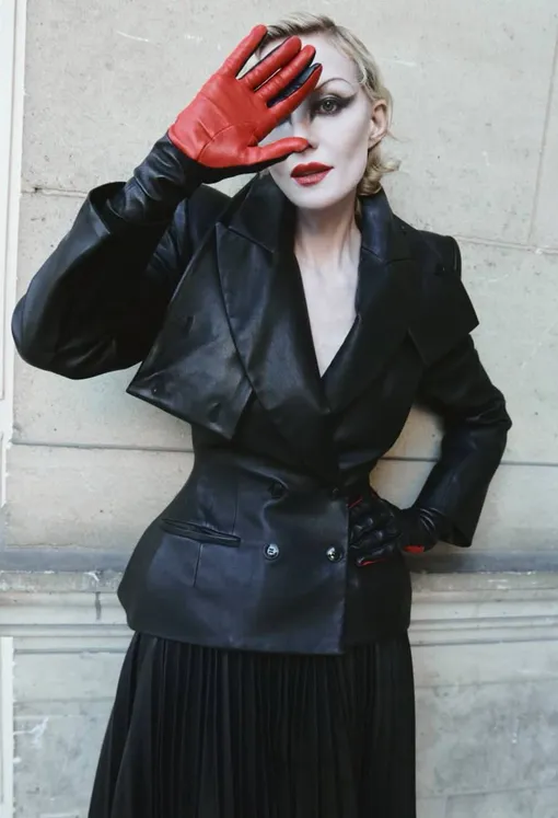 Рената Литвинова уже четыре года живет в Париже