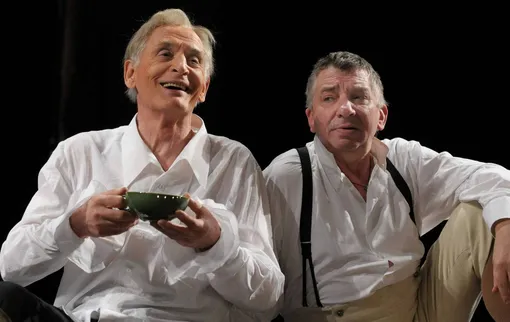 Василий Лановой и Анатолий Меньщиков в спектакле «Фредерик, или Бульвар преступлений» Василий Лановой и Анатолий Меньщиков в спектакле «Фредерик, или Бульвар преступлений»