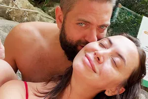 Наталья Фриске показала снимки с любимым мужчиной и дочерью на курорте во Вьетнаме