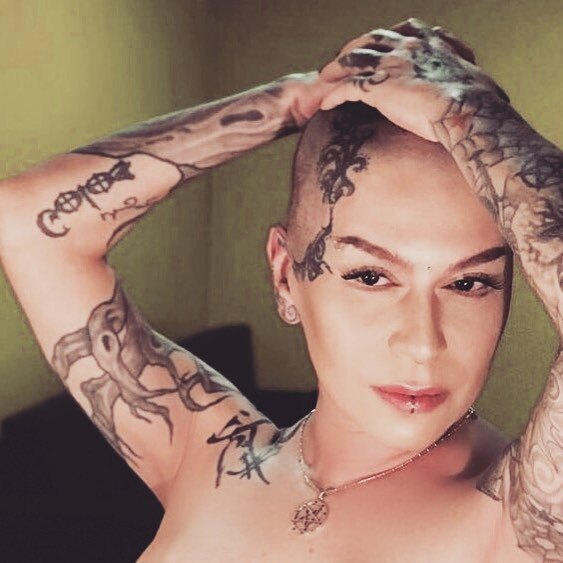 Ененің етегі астында