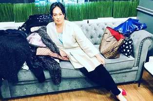 Лариса Гузеева показала на видео закулисье съёмок «Новогоднего огонька» Лариса Гузеева показала на видео закулисье съёмок «Новогоднего огонька»