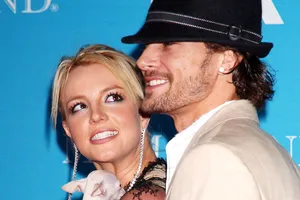 «Ей нужна помощь»: бывший муж Бритни Спирс обрадовался тому, что она легла в рехаб «Ей нужна помощь»: бывший муж Бритни Спирс обрадовался тому, что она легла в рехаб