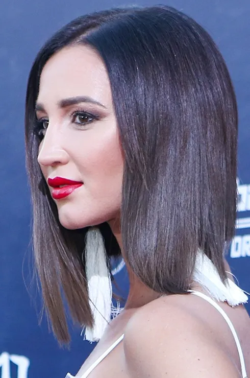 После ухода с «Дома-2» Бузова стала регулярно заниматься спортом и похудела на 7 килограммов.