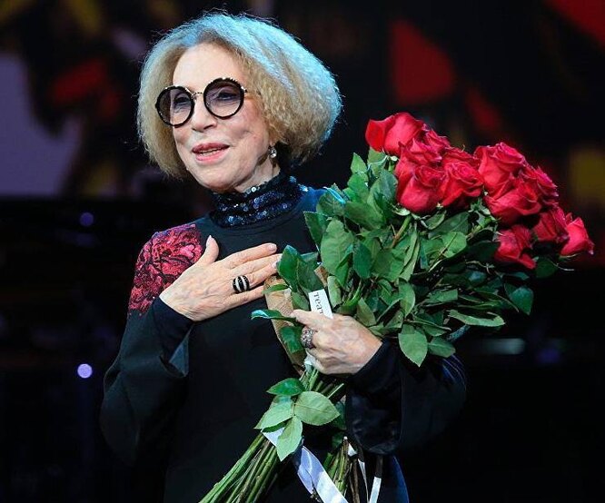 Юлия Меньшова рассказала, что Инна Чурикова теперь «соседка» ее отца на ...