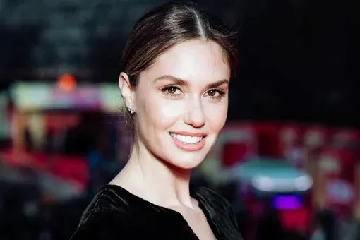 «Муж жив»: Агата Муцениеце оставила новорожденную дочь дома и появилась в супермаркете с Петром Дрангой, Мией и Тимофеем «Муж жив»: Агата Муцениеце оставила новорожденную дочь дома и появилась в супермаркете с Петром Дрангой, Мией и Тимофеем