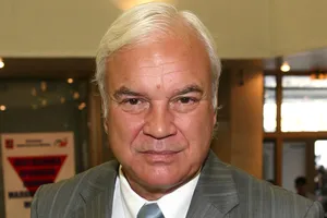 Тело умершего в 75 лет телеведущего Владимира Молчанова решили после отпевания кремировать Тело умершего в 75 лет телеведущего Владимира Молчанова решили после отпевания кремировать