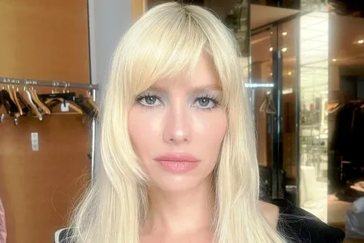 Елена Перминова в экстремальном мини вышла в свет с бойфрендом в Париже Елена Перминова в экстремальном мини вышла в свет с бойфрендом в Париже