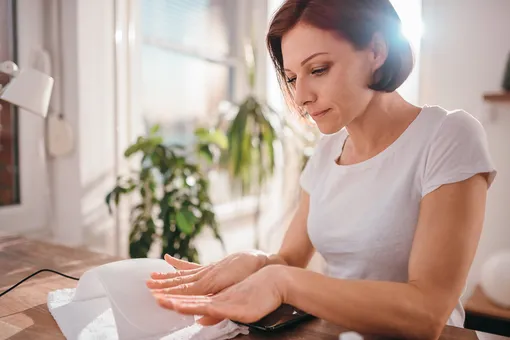 Как замедлить безумный рост кутикулы: 5 простых шагов по снижению темпа Как замедлить безумный рост кутикулы: 5 простых шагов по снижению темпа