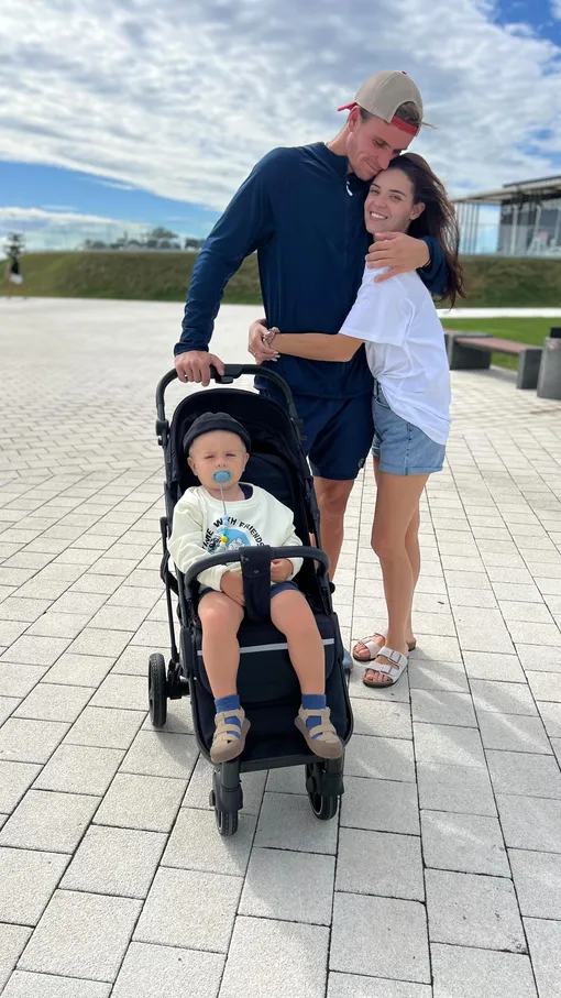 Аделина Сотникова с Дмитрием Попко и сыном Адрианом Аделина Сотникова с Дмитрием Попко и сыном Адрианом