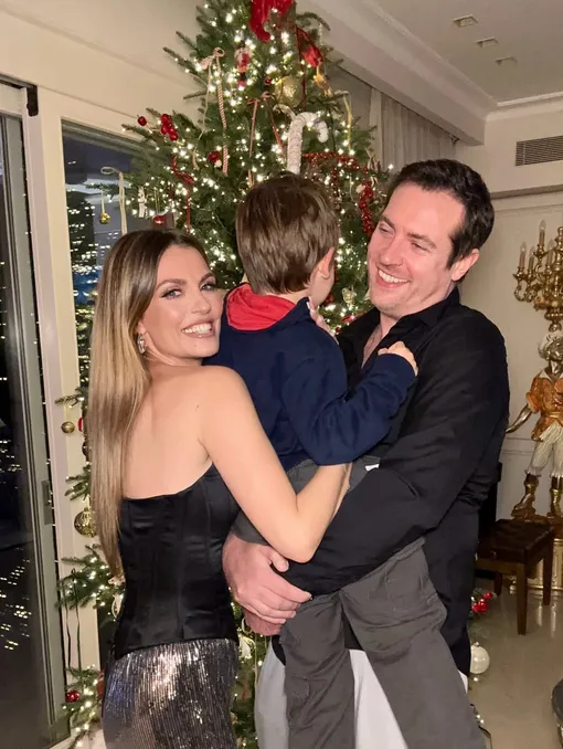 Саша Савельева встретила наступление Нового 2026 года с сыном и мужем в Израиле, после чего улетела в Россию