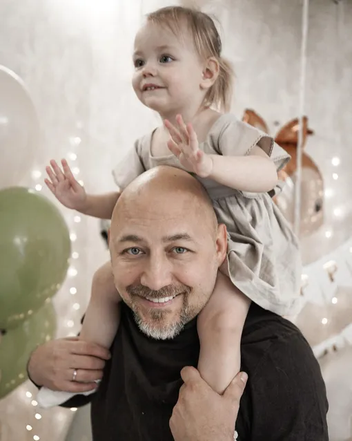 Алексей Куличков с дочерью на празднике Алексей Куличков с дочерью на празднике